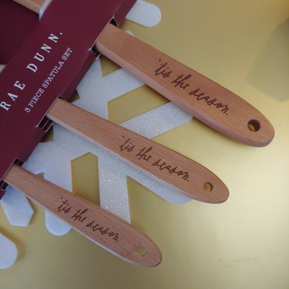 ❤️SOLD❤️Rae Dunn 3 Piece Spatula Set Red White Green Santa Fa La La NEW - Picture 2 of 3